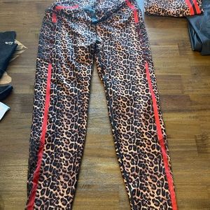 WITH XL LEOPARD LEGGINGS